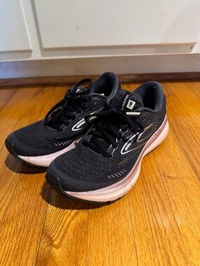 Brooks Black & Light Pink Women's Athletic Running Shoes